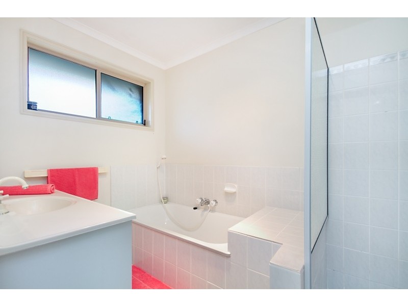 8 Inverness Court, Banora Point NSW 2486