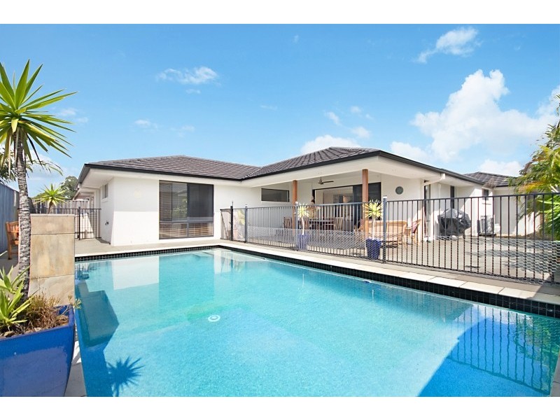 92 Botanical Cct, Banora Point NSW 2486