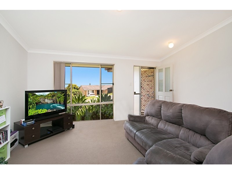 8 Stonehaven Way, Banora Point NSW 2486