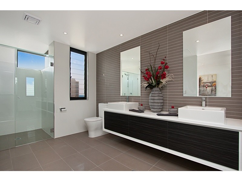 2/1-3 Boundary Street, Rainbow Bay QLD 4225