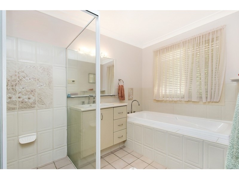 2 Gumnut Grove, Banora Point NSW 2486