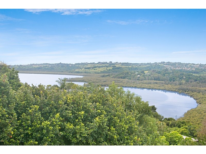 8 Broadwater Esplanade, Bilambil Heights NSW 2486