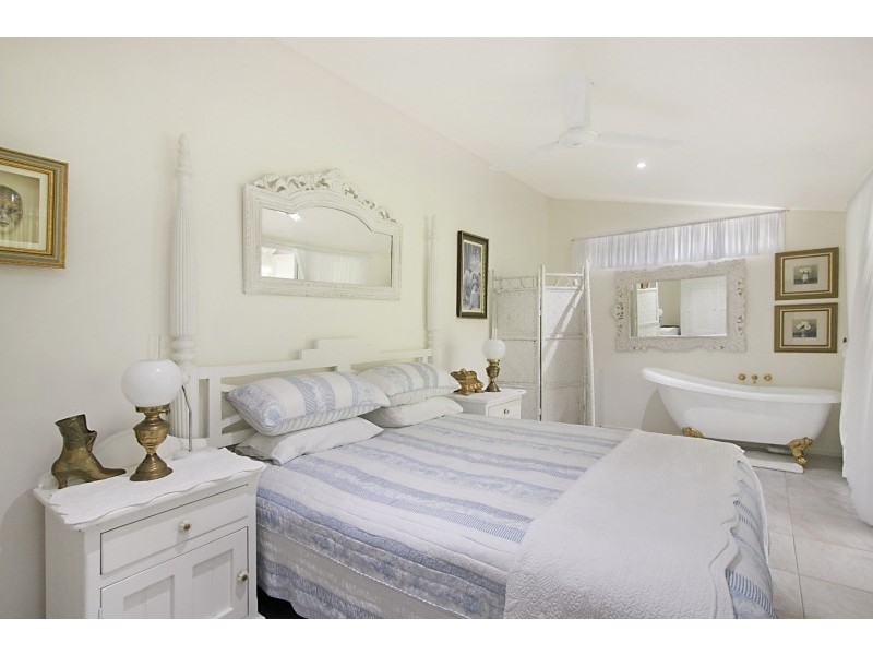 268 Tallebudgera Creek Road ‘Teavine House’, Tallebudgera Valley QLD 4228