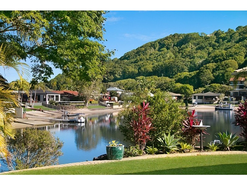 16 Captains Way, Banora Point NSW 2486