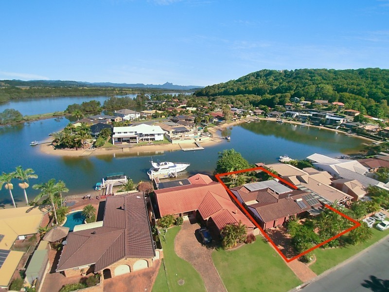 16 Captains Way, Banora Point NSW 2486