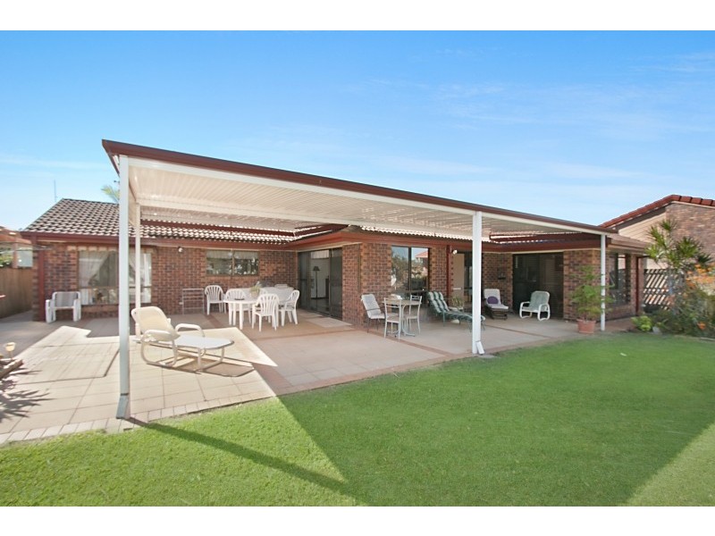 16 Captains Way, Banora Point NSW 2486