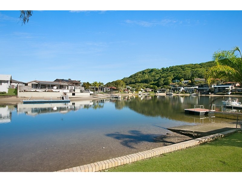 16 Captains Way, Banora Point NSW 2486