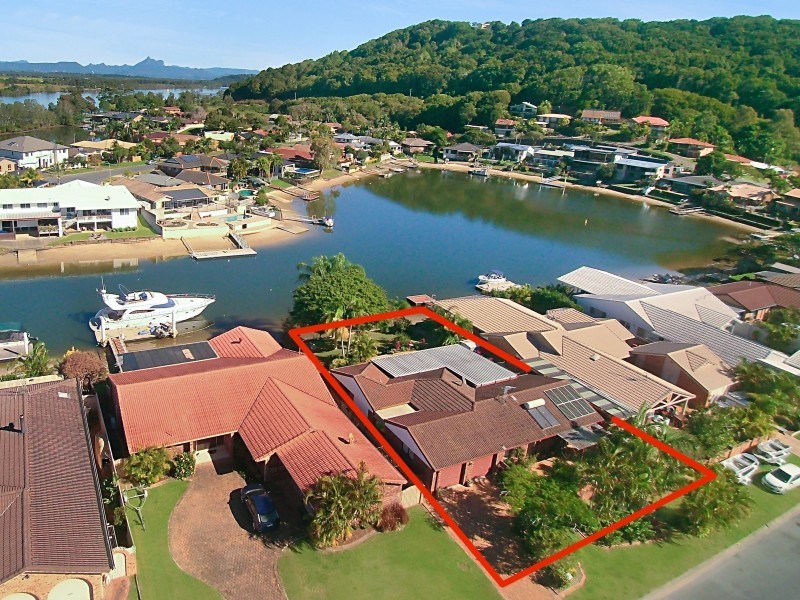 16 Captains Way, Banora Point NSW 2486