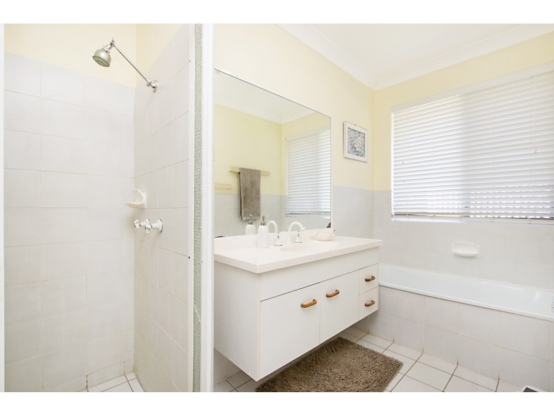 6 Kintyre Crescent, Banora Point NSW 2486