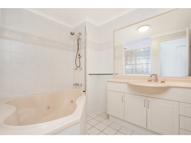 2/100 Pacific Parade, Bilinga QLD 4225