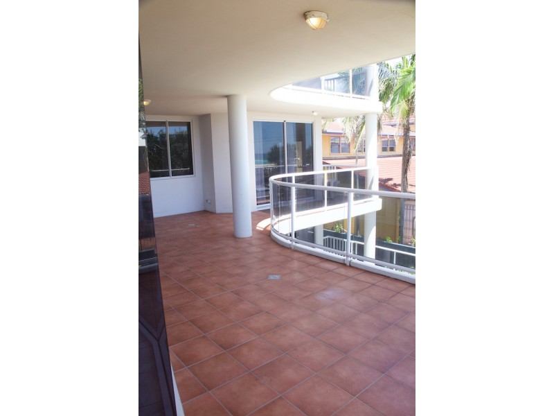2/100 Pacific Parade, Bilinga QLD 4225