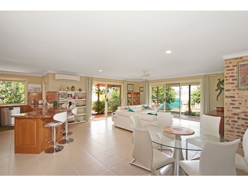 18 Champagne Drive, Banora Point NSW 2486