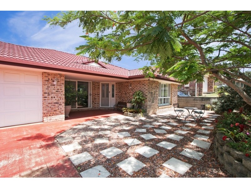 18 Champagne Drive, Banora Point NSW 2486