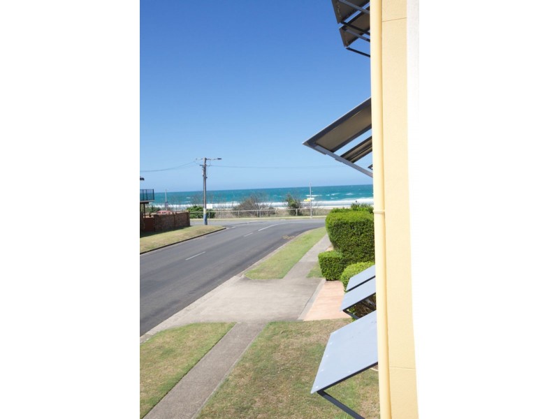 3/2 Gibson Street, Bilinga QLD 4225