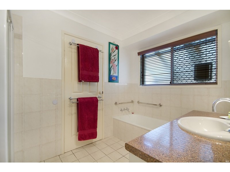 18 Honeymyrtle Drive, Banora Point NSW 2486