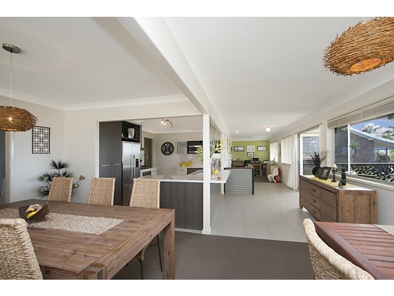2 Wupawn Place, Banora Point NSW 2486