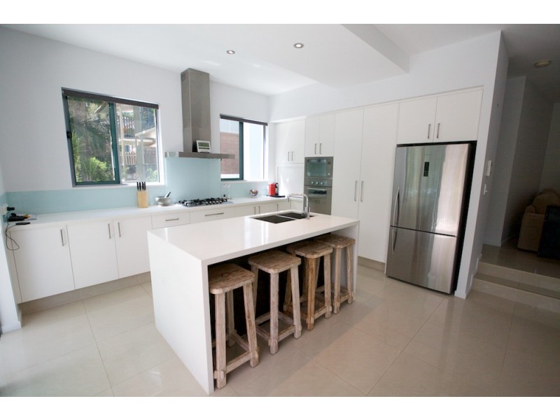 2/9 South Street, Coolangatta QLD 4225