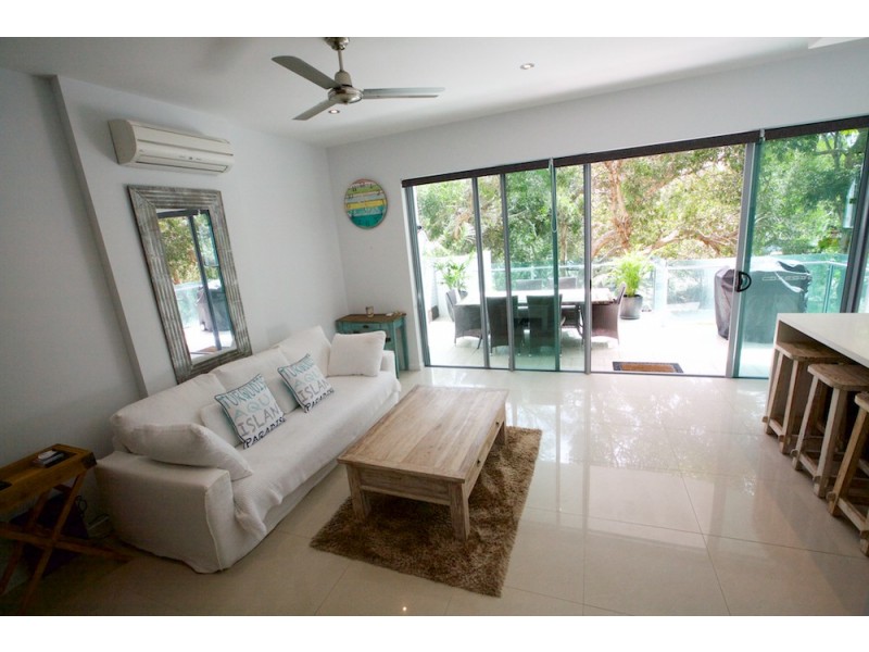 2/9 South Street, Coolangatta QLD 4225