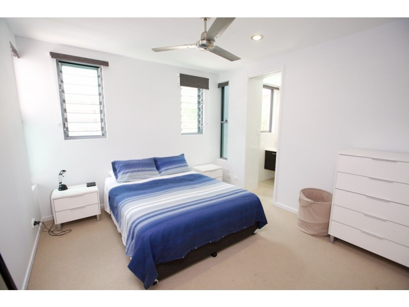 2/9 South Street, Coolangatta QLD 4225