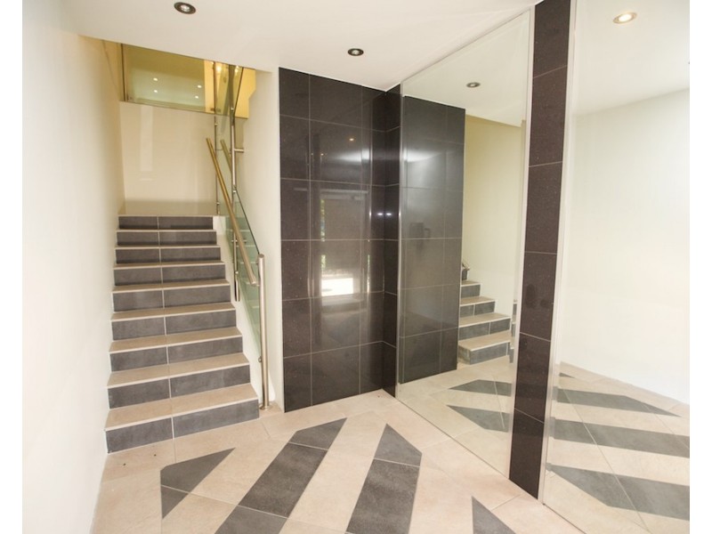1/4 Griffith Street, Coolangatta QLD 4225