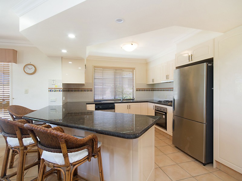 10 Daintree Close, Banora Point NSW 2486