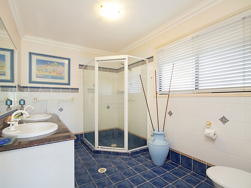 10 Daintree Close, Banora Point NSW 2486