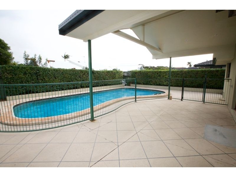 5 Avocet Avenue, Burleigh Waters QLD 4220