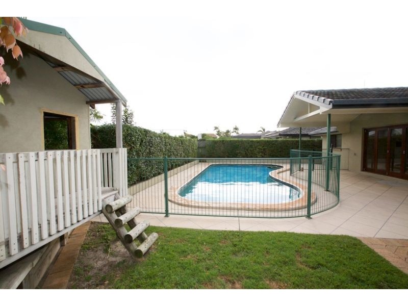 5 Avocet Avenue, Burleigh Waters QLD 4220