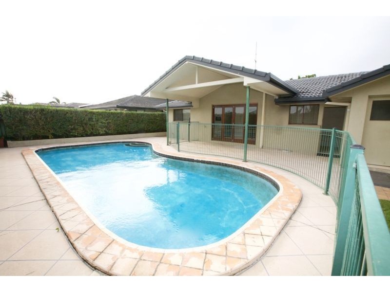 5 Avocet Avenue, Burleigh Waters QLD 4220