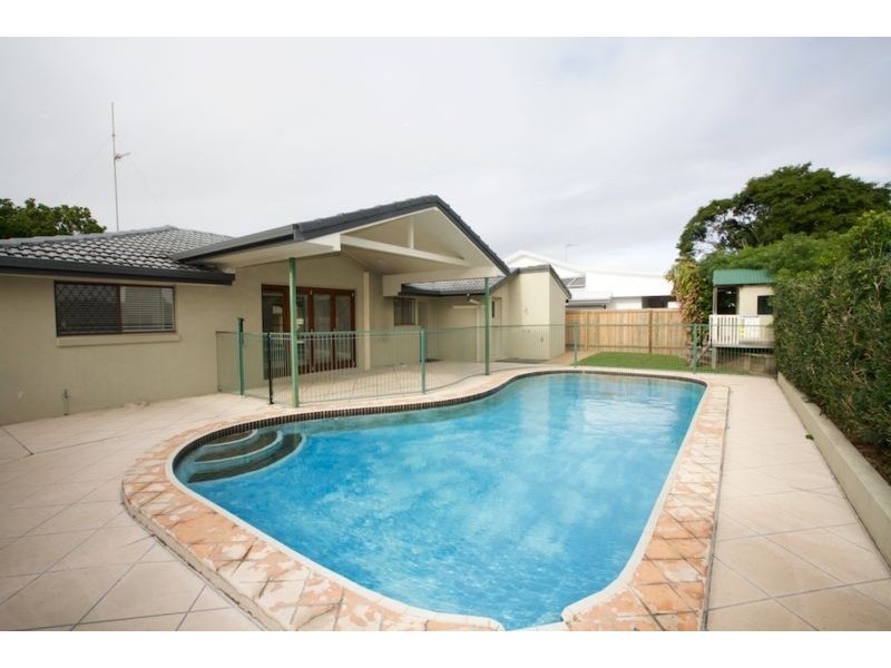 5 Avocet Avenue, Burleigh Waters QLD 4220