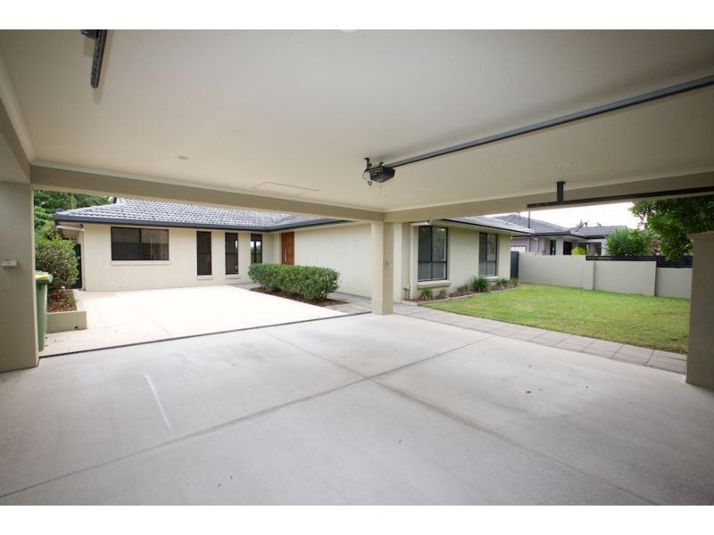 5 Avocet Avenue, Burleigh Waters QLD 4220