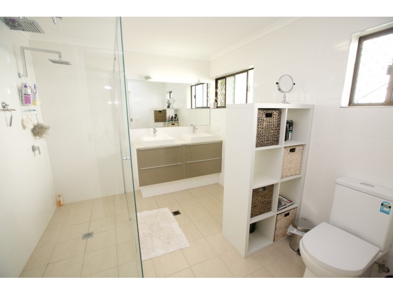 68 Tweed Street, Coolangatta QLD 4225