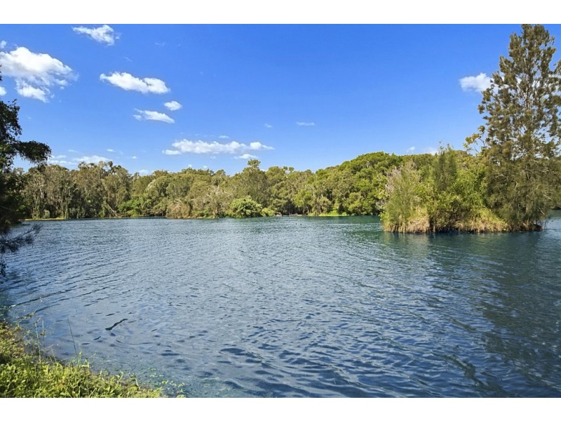 1/5 Medoc Place, Tweed Heads South NSW 2486