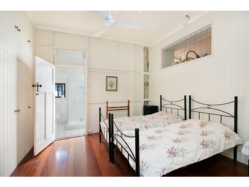 18 Rutledge Street, Coolangatta QLD 4225