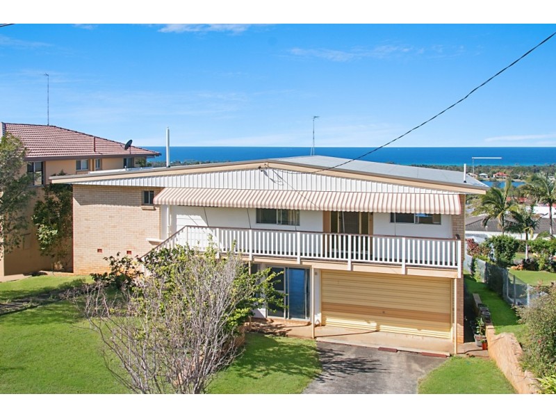 28 Walter Crescent, Banora Point NSW 2486