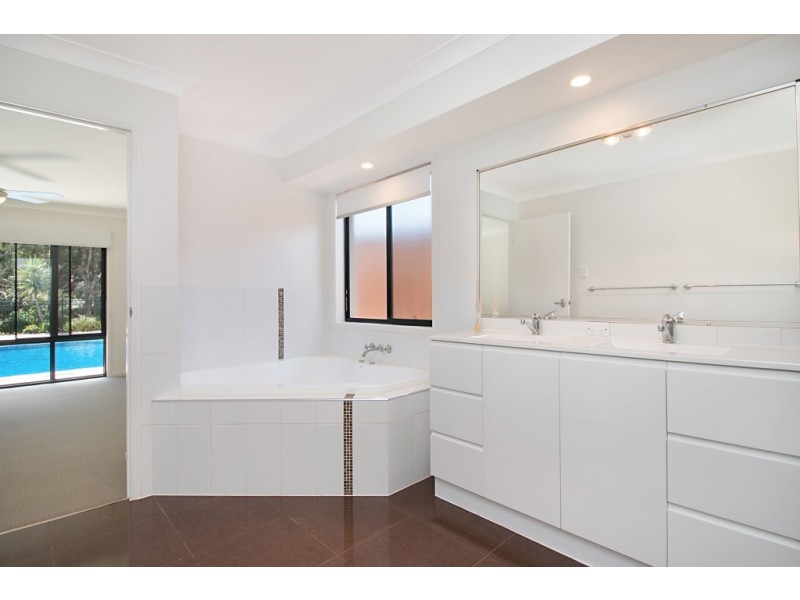 4 Traminer Court, Tweed Heads South NSW 2486