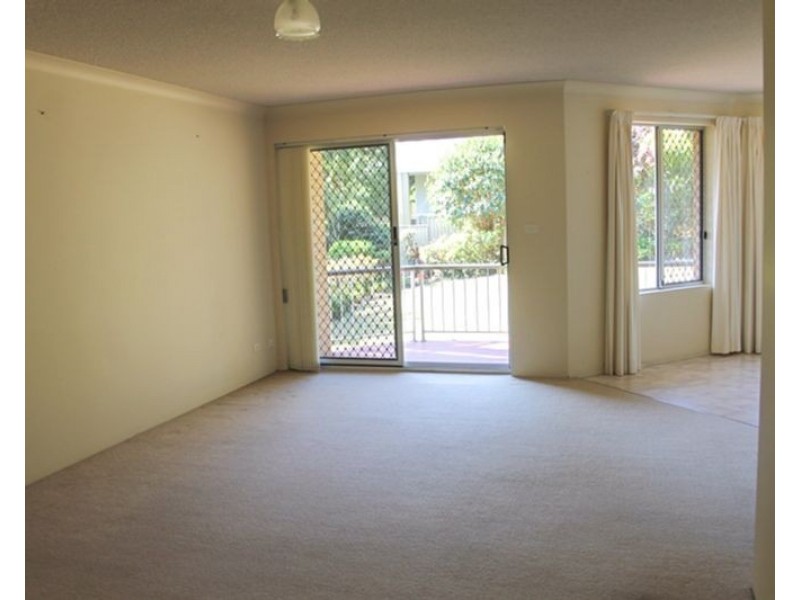 2/11 Hayle Street, Burleigh Heads QLD 4220