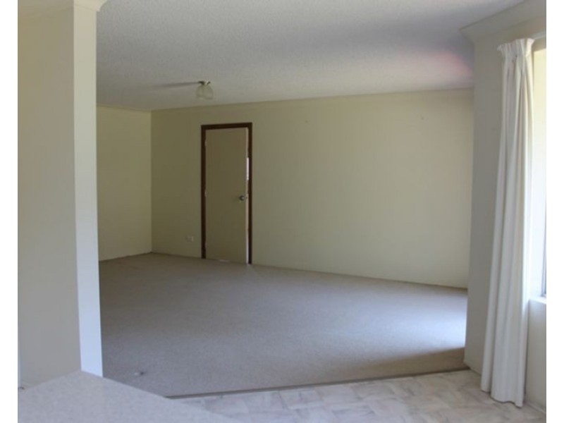 2/11 Hayle Street, Burleigh Heads QLD 4220