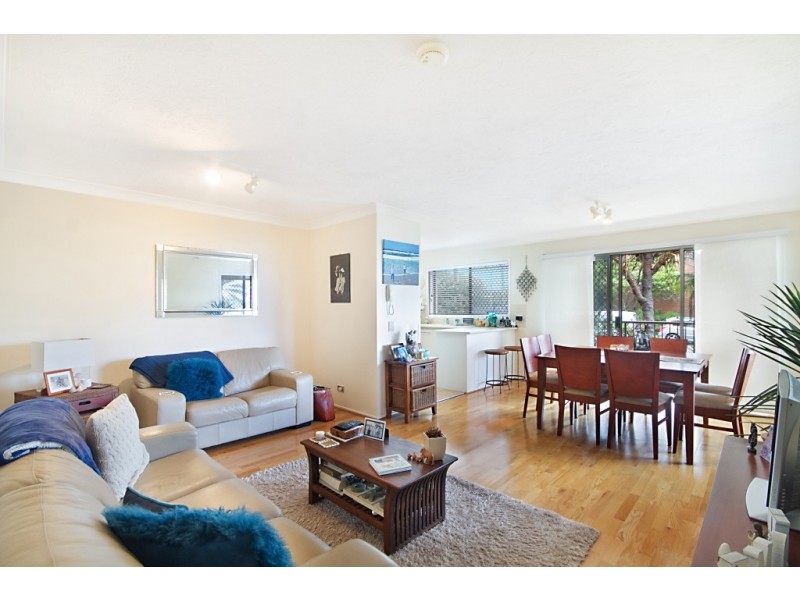 1/4 Thirteenth Avenue, Palm Beach QLD 4221