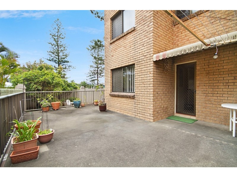 1/4 Thirteenth Avenue, Palm Beach QLD 4221