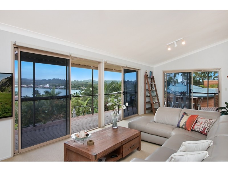 43 Currant Street, Elanora QLD 4221