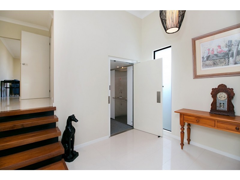 10 Stapylton Street, Coolangatta QLD 4225