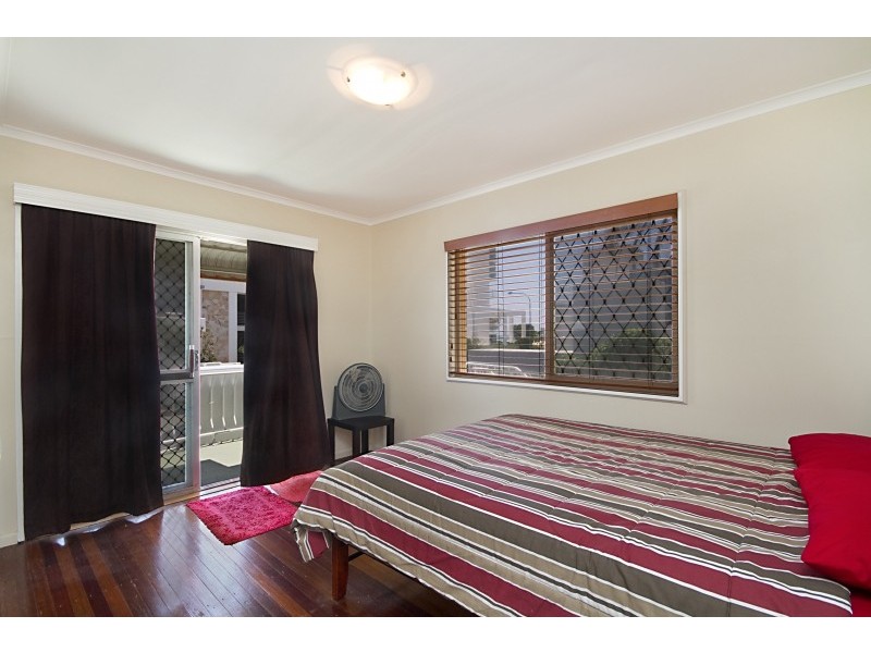 4/2 Haig Street, Kirra QLD 4225