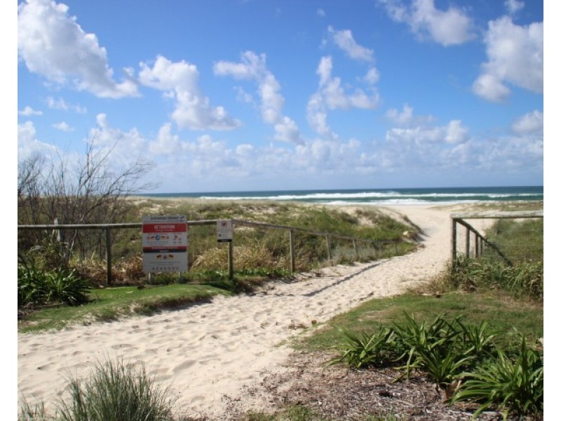 102 Pacific Parade, Bilinga QLD 4225