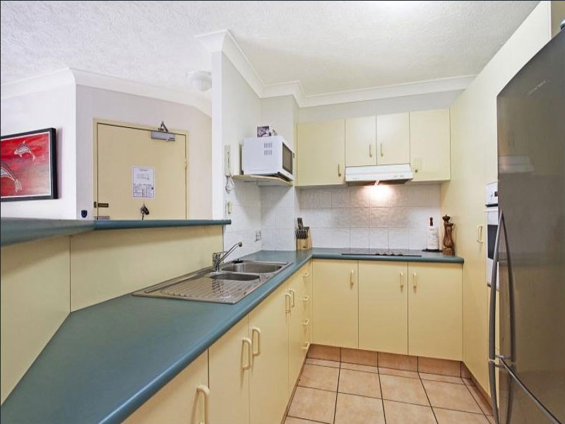 8/27 Dutton Street, Coolangatta QLD 4225