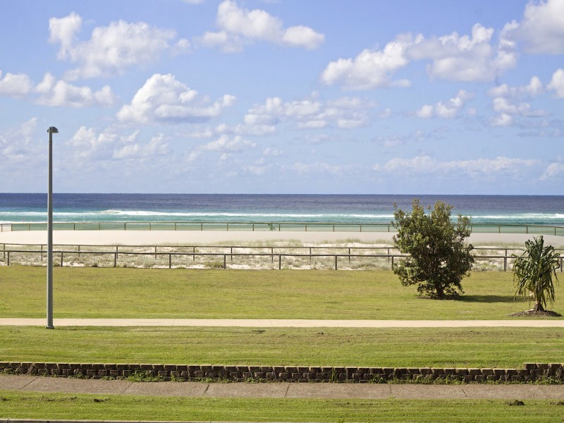 2/4 Musgrave Street, Kirra QLD 4225