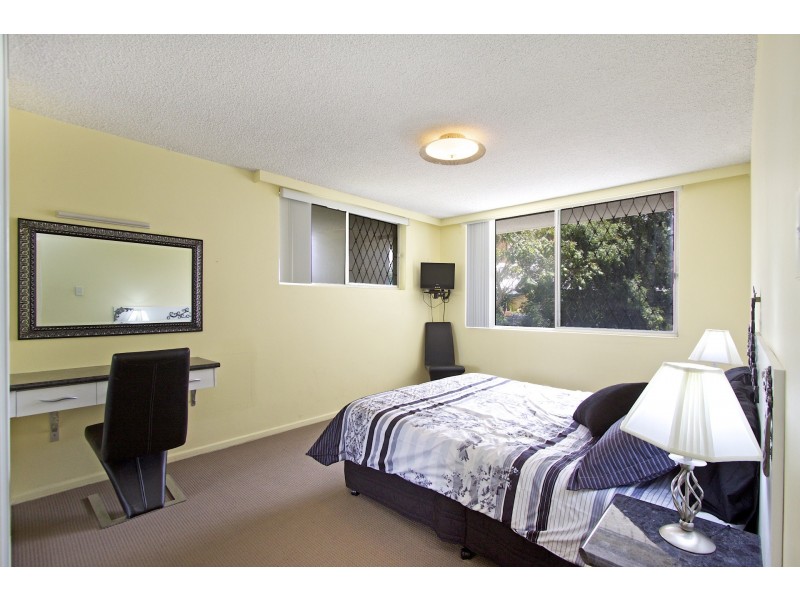 2/4 Musgrave Street, Kirra QLD 4225