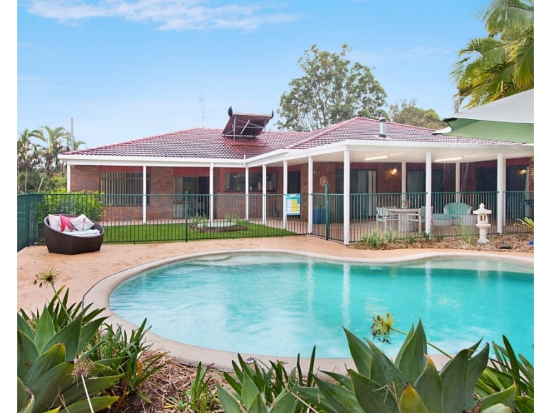 30 Cornwall Drive, Elanora QLD 4221