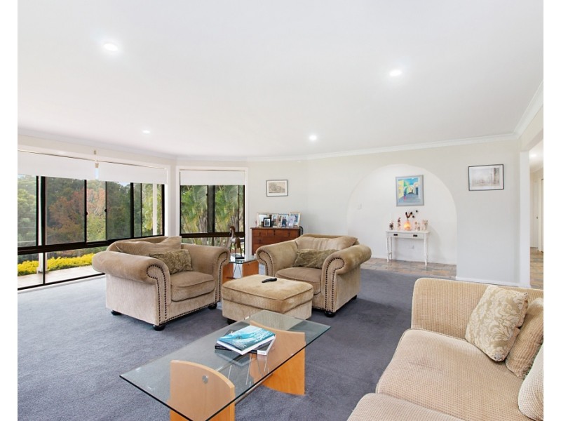 30 Cornwall Drive, Elanora QLD 4221