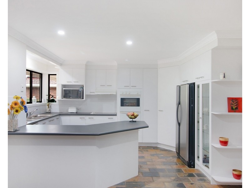 30 Cornwall Drive, Elanora QLD 4221